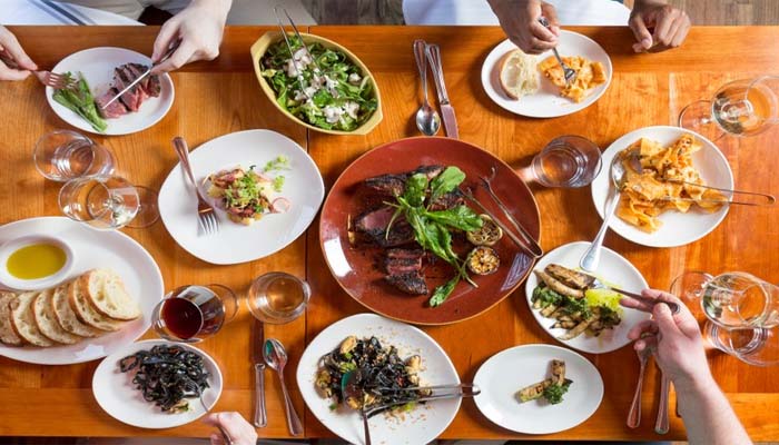 Terungkap! Waktu Terbaik untuk Makan Malam Tak Bikin Gendut